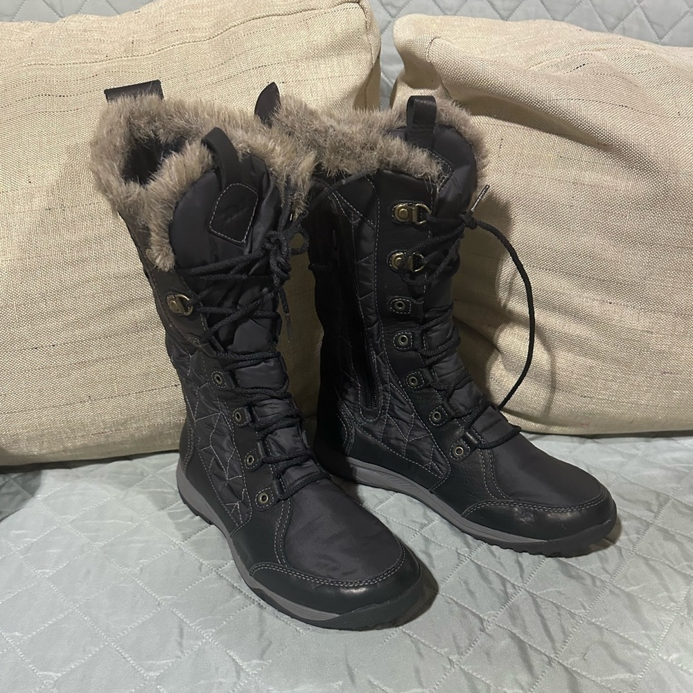 Teva Black Fur-Trimmed Winter Boots - Picture 2 of 10